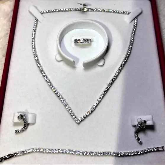 Elegant Women's Jewelry Set with Zircon Stones Rodhyom Kalama