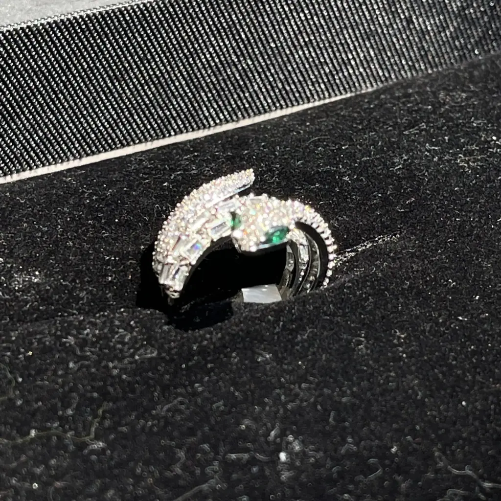 Luxury snake-shaped ring - zircon stone, rhodium plated.
